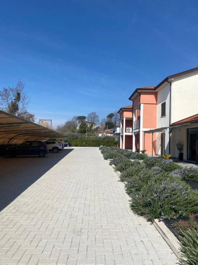 Aparthotel RTA La Pineta Sarzana Exterior foto